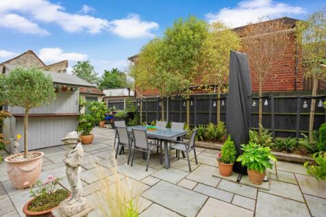Garden Dining Area