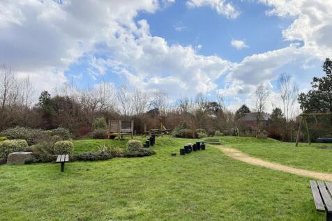 Larkspur Drive Play Park