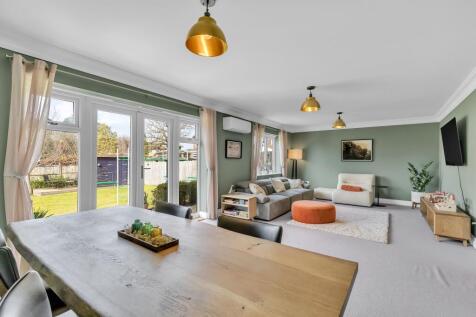 Living Dining Area