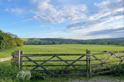 Countryside walks nearby