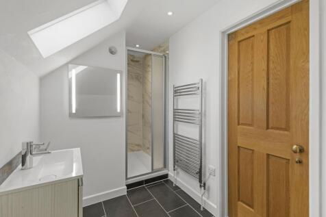 Ensuite Bedroom 1