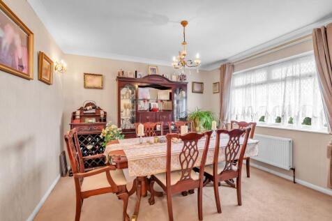 Bedroom 1 / Dining Room