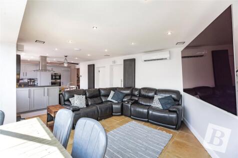 Kitchen / Dining