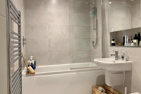 Bathroom 2.jpg
