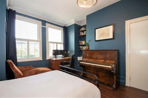 new front bedroom.jpg