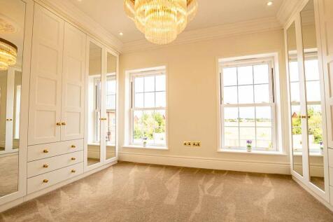 DRESSING ROOM