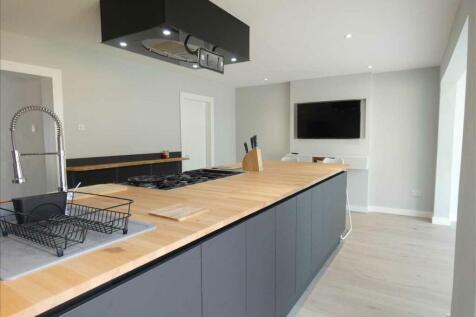 LIVING KITCHEN