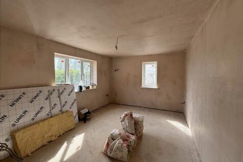 BEDROOM 5/STUDY