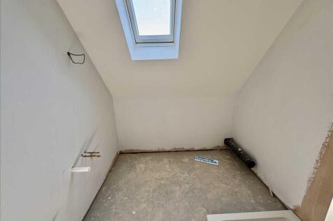 ENSUITE SHOWER ROOM