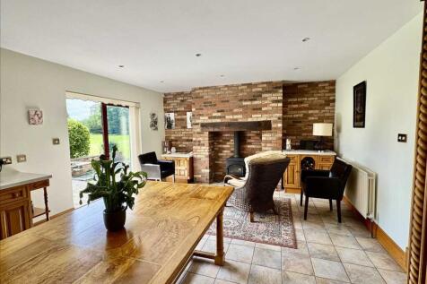 LIVING KITCHEN