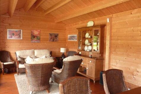 SUMMERHOUSE/GARDEN