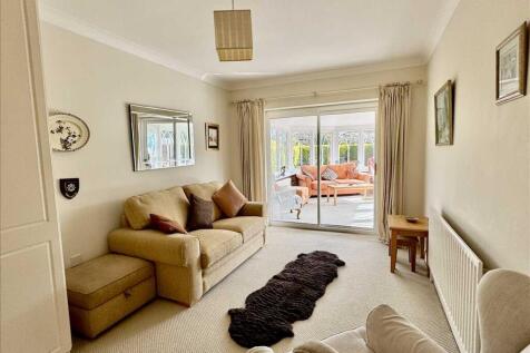 SITTING ROOM/BEDROOM