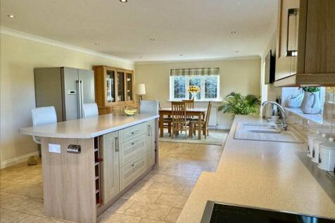 LIVING KITCHEN