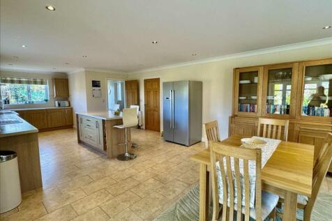 LIVING KITCHEN