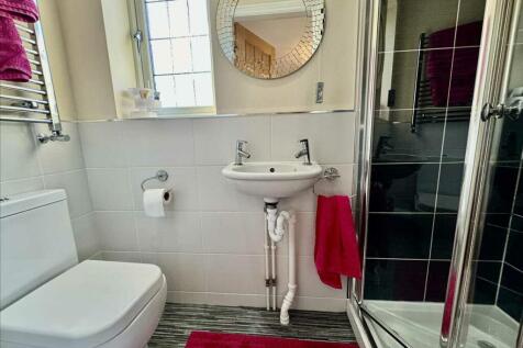 EN-SUITE SHOWERROOM