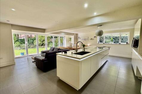 LIVING KITCHEN