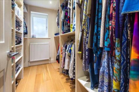 DRESSING ROOM