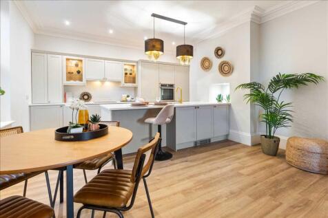 APARTMENT 1 / SHOW