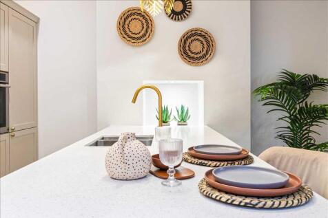 APARTMENT 1 / SHOW