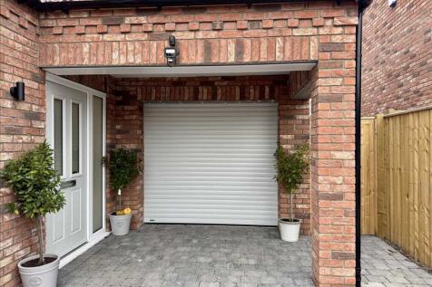 ENTRANCE PORCH