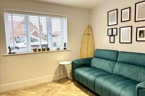 SITTING ROOM /