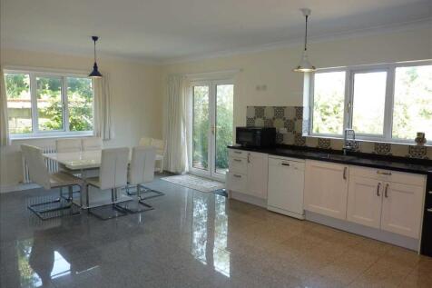 LIVING KITCHEN