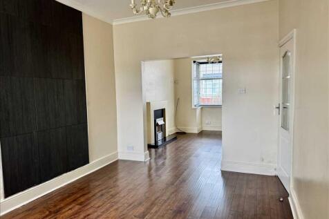 LIVING/DINING AREA