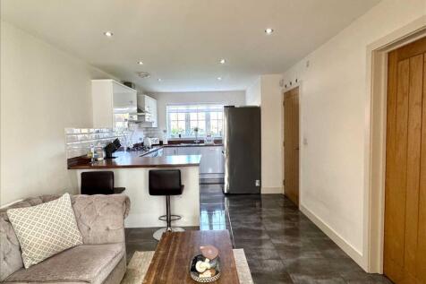 LIVING KITCHEN