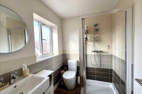 ENSUITE SHOWER ROOM