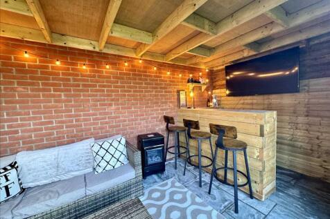 OUTDOOR BAR