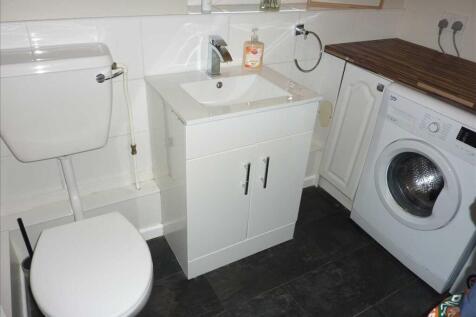 UTILITY/CLOAKROOM