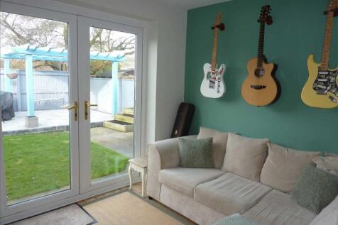 SITTING ROOM/BEDROOM