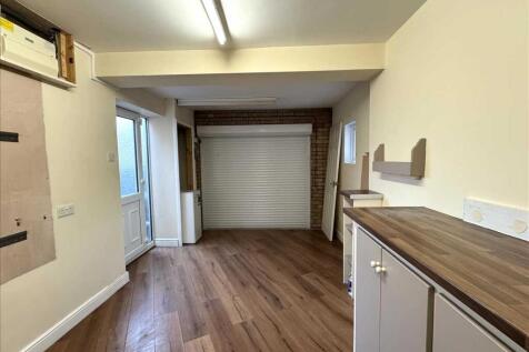 STUDIO/GARAGE
