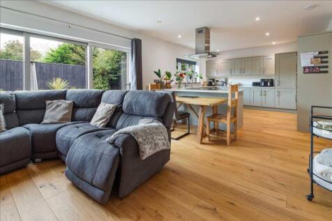 LIVING KITCHEN