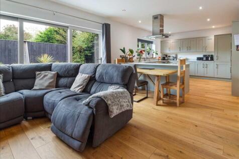 LIVING KITCHEN