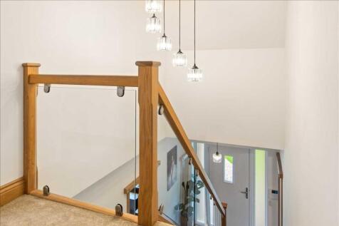 FIRST FLOOR LANDING