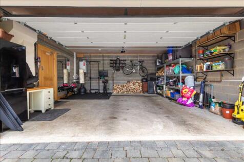DOUBLE GARAGE