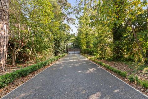 PRIVATE DRIVEWAY