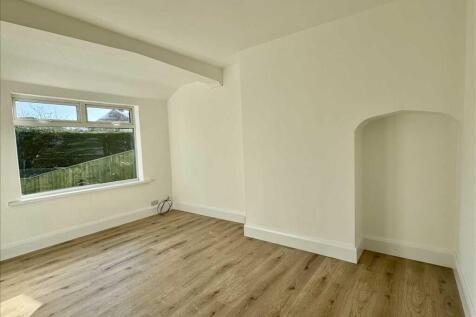 REAR LOUNGE