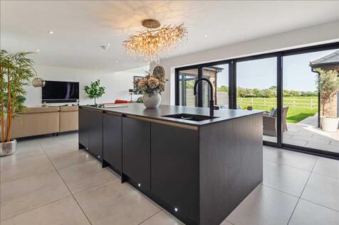 LIVING KITCHEN