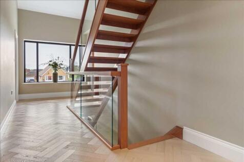 FIRST FLOOR LANDING