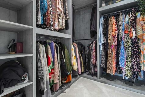 EN-SUITE DRESSING