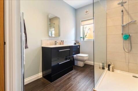 PRIVATE EN-SUITE