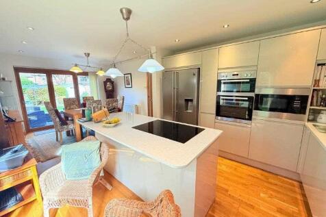 LIVING KITCHEN