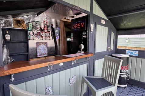 SUMMER HOUSE BAR