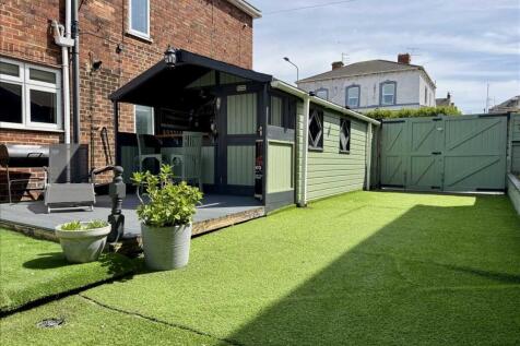 SUMMER HOUSE