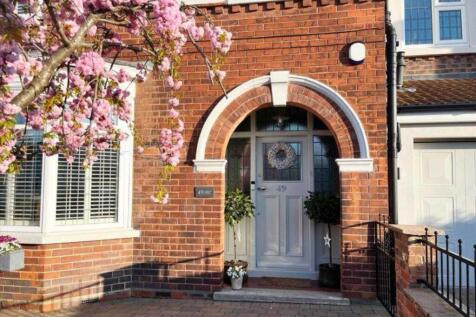 ENTRANCE PORCH