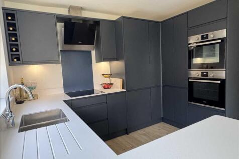 LIVING KITCHEN