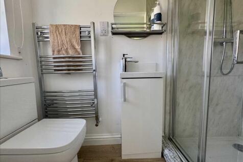 ENSUITE SHOWER ROOM