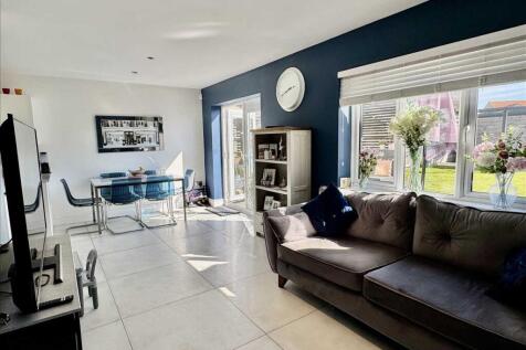 SITTING/DINING ROOM